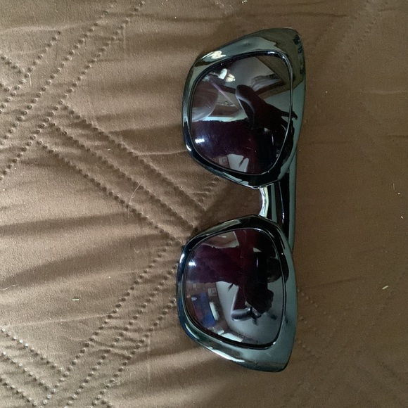 Juicy Couture Sunnies ☀️☀️☀️☀️ - Picture 6 of 9